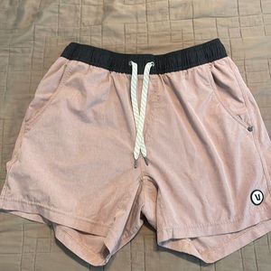 Vuori shorts pinks with liner size medium